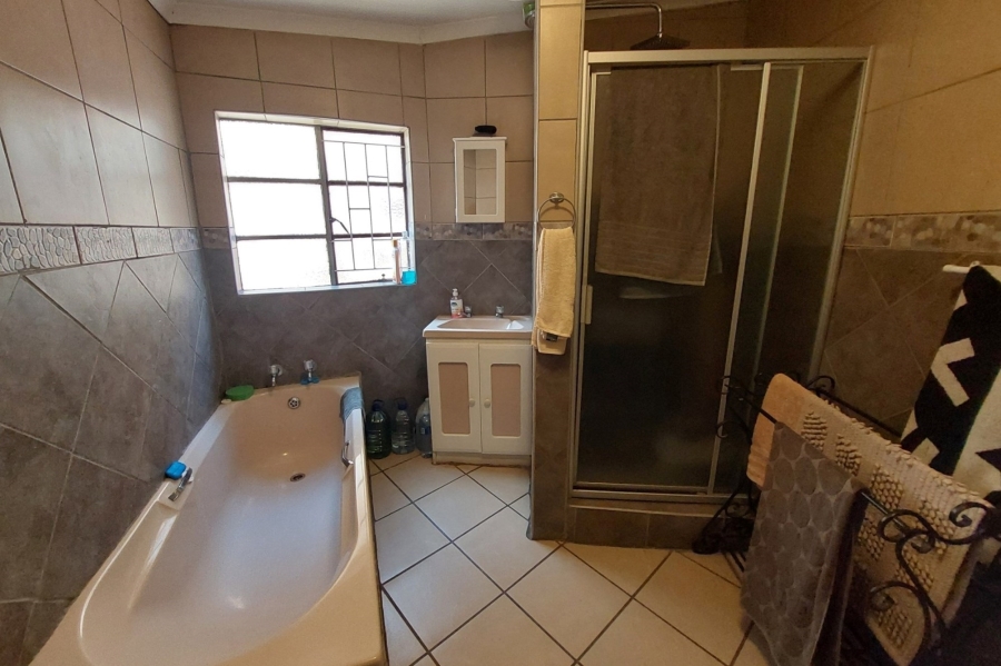 3 Bedroom Property for Sale in Freeway Park Gauteng