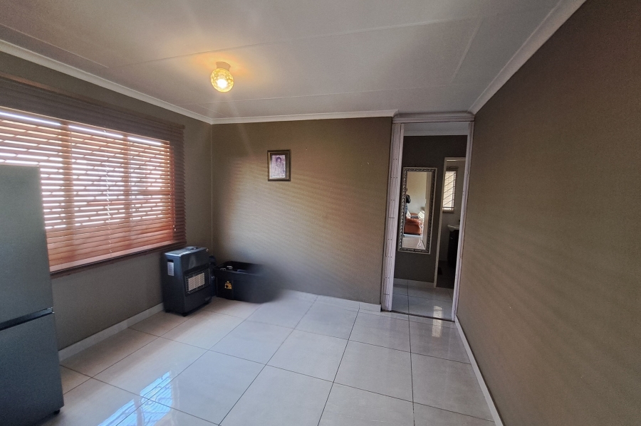 To Let 3 Bedroom Property for Rent in Ormonde Gauteng
