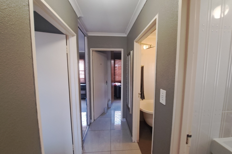 To Let 3 Bedroom Property for Rent in Ormonde Gauteng