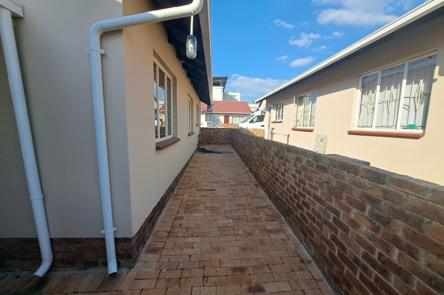 To Let 3 Bedroom Property for Rent in Ormonde Gauteng