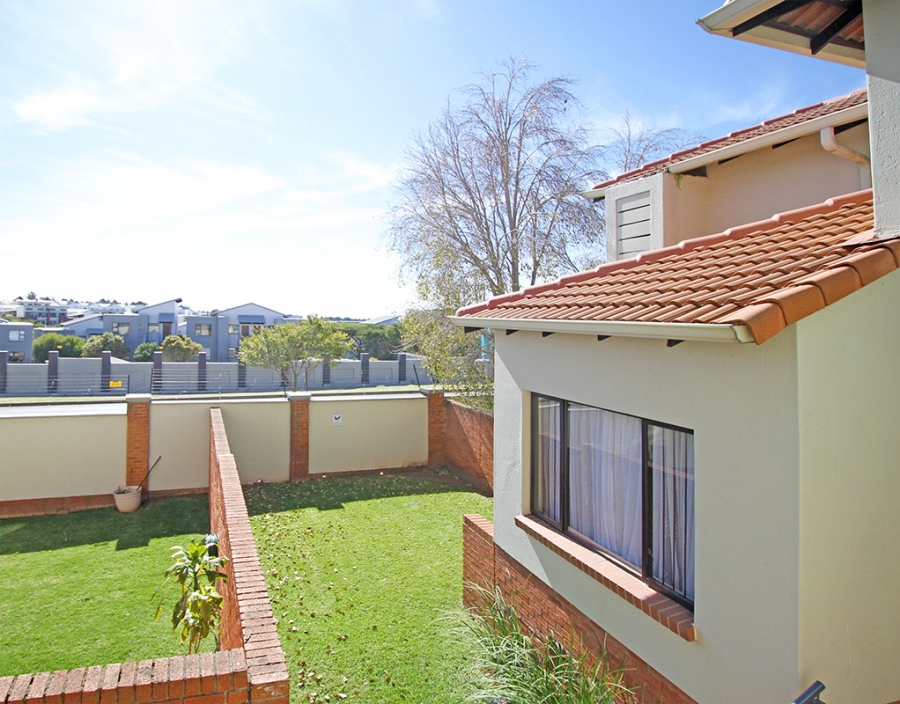 2 Bedroom Property for Sale in Greenstone Hill Gauteng