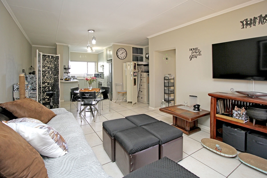 2 Bedroom Property for Sale in Greenstone Hill Gauteng