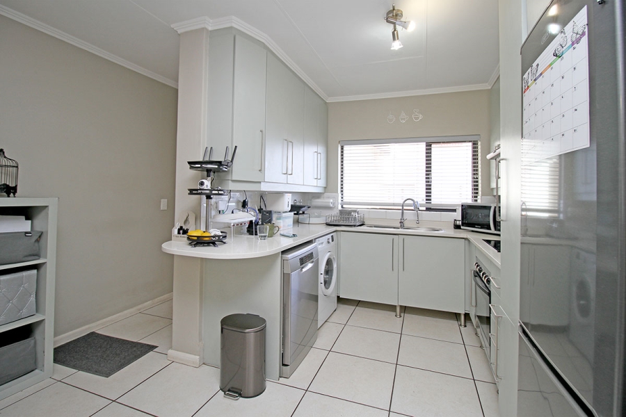 2 Bedroom Property for Sale in Greenstone Hill Gauteng