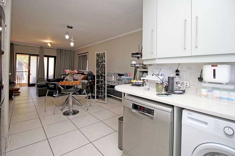 2 Bedroom Property for Sale in Greenstone Hill Gauteng