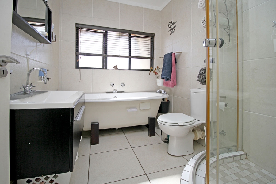 2 Bedroom Property for Sale in Greenstone Hill Gauteng