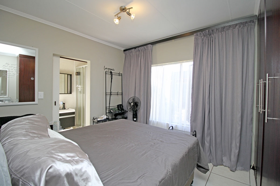 2 Bedroom Property for Sale in Greenstone Hill Gauteng