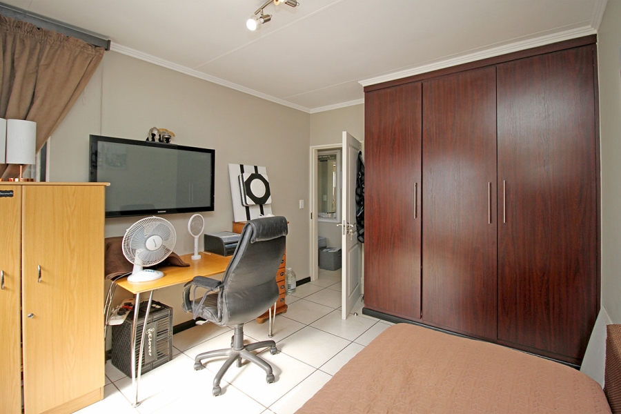 2 Bedroom Property for Sale in Greenstone Hill Gauteng