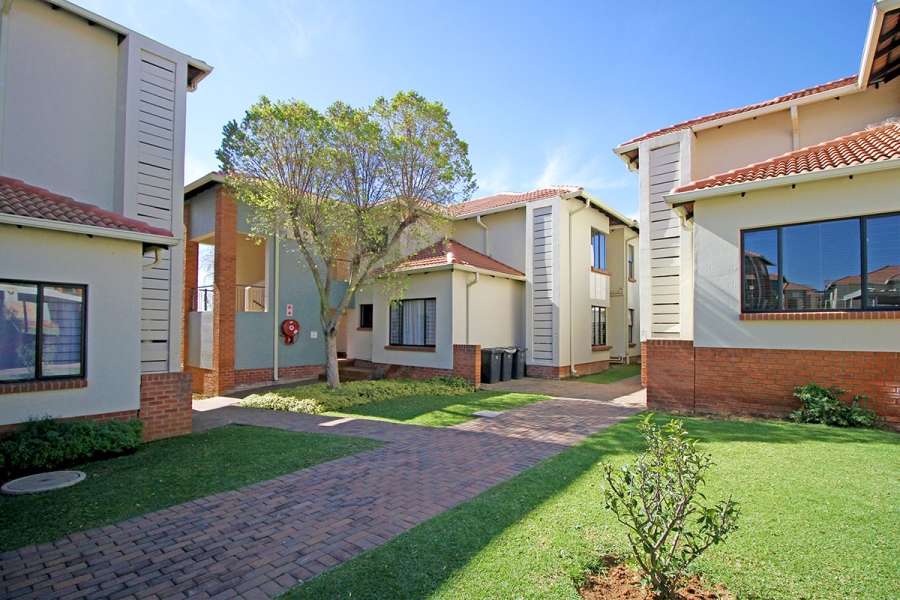 2 Bedroom Property for Sale in Greenstone Hill Gauteng
