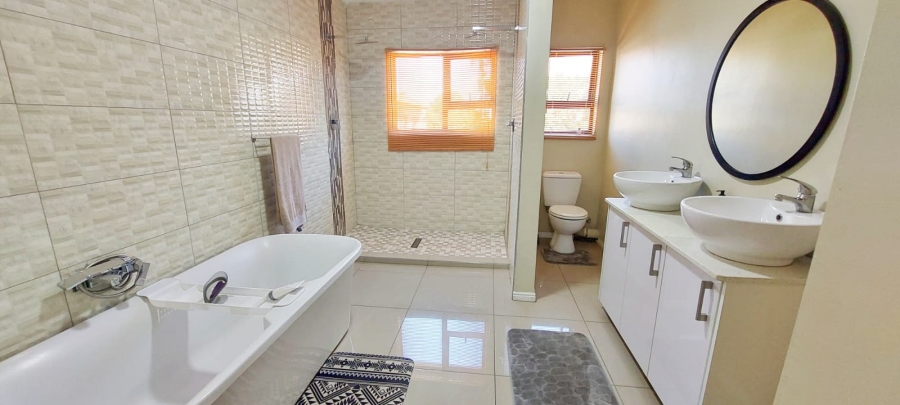 4 Bedroom Property for Sale in Halfway Gardens Gauteng