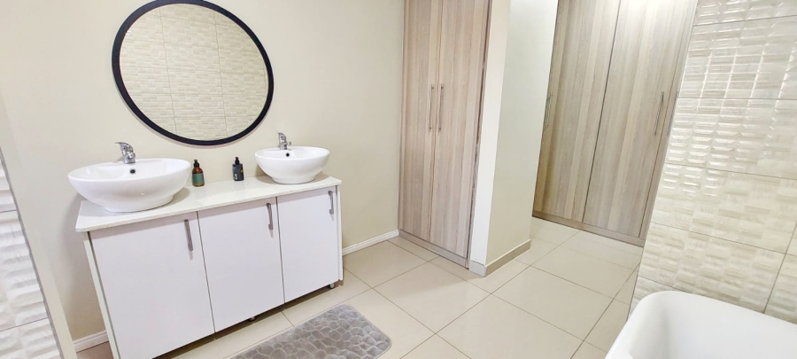 4 Bedroom Property for Sale in Halfway Gardens Gauteng
