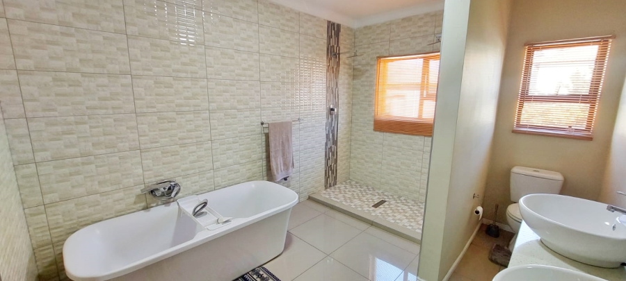 4 Bedroom Property for Sale in Halfway Gardens Gauteng