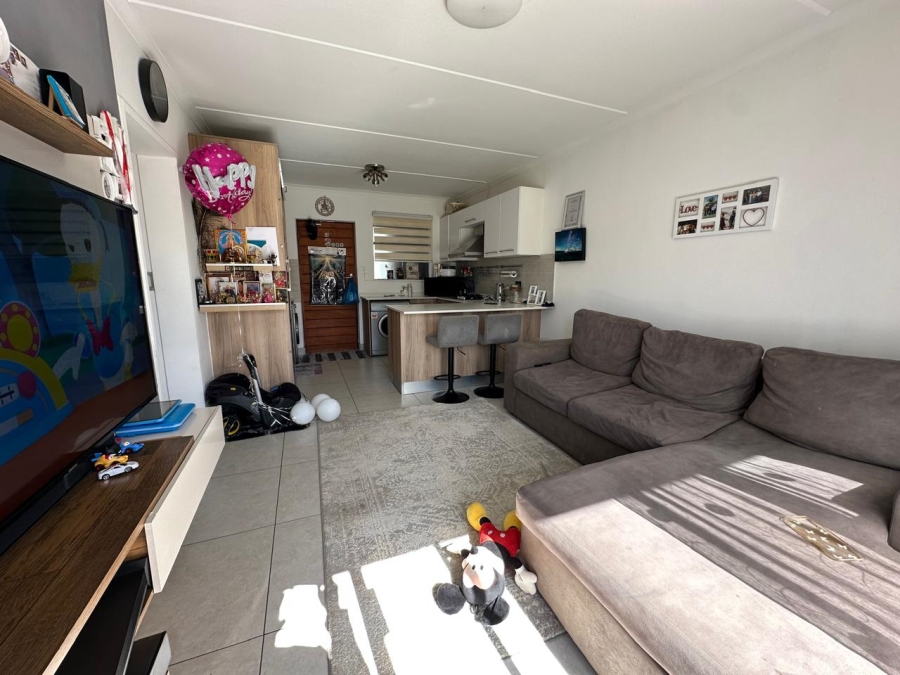 To Let 1 Bedroom Property for Rent in Founders Hill Gauteng