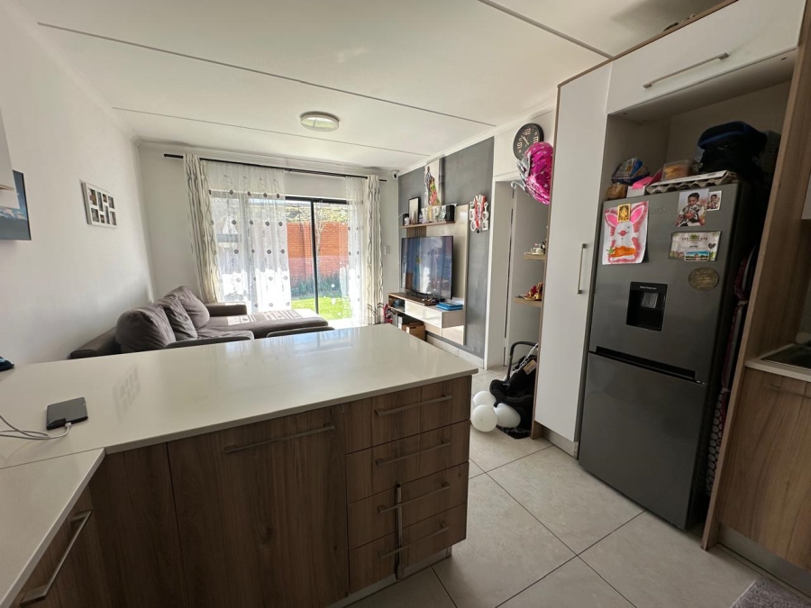 To Let 1 Bedroom Property for Rent in Founders Hill Gauteng