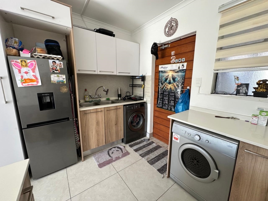 To Let 1 Bedroom Property for Rent in Founders Hill Gauteng