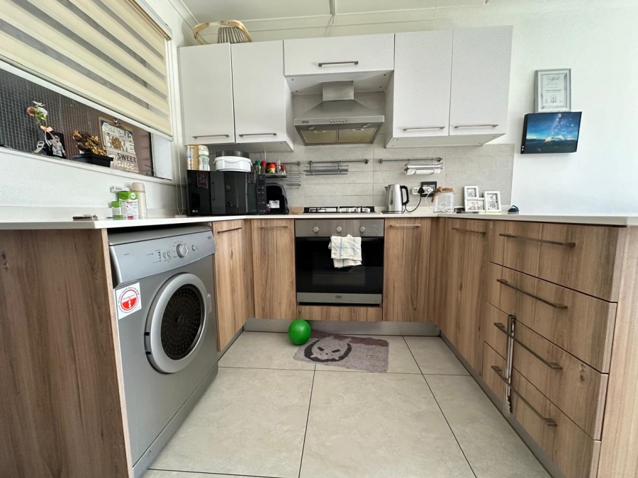 To Let 1 Bedroom Property for Rent in Founders Hill Gauteng