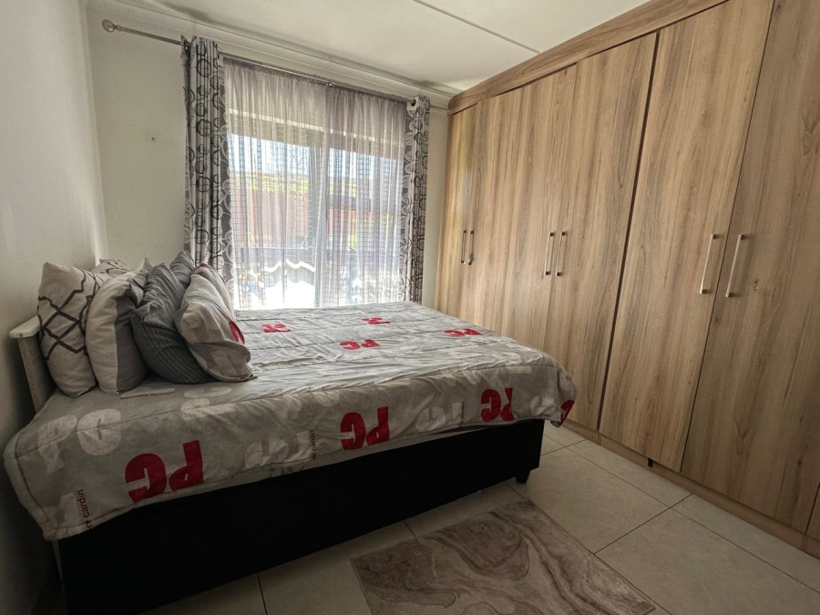 To Let 1 Bedroom Property for Rent in Founders Hill Gauteng