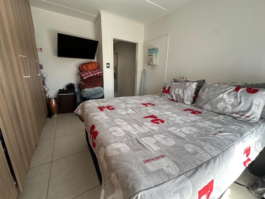To Let 1 Bedroom Property for Rent in Founders Hill Gauteng