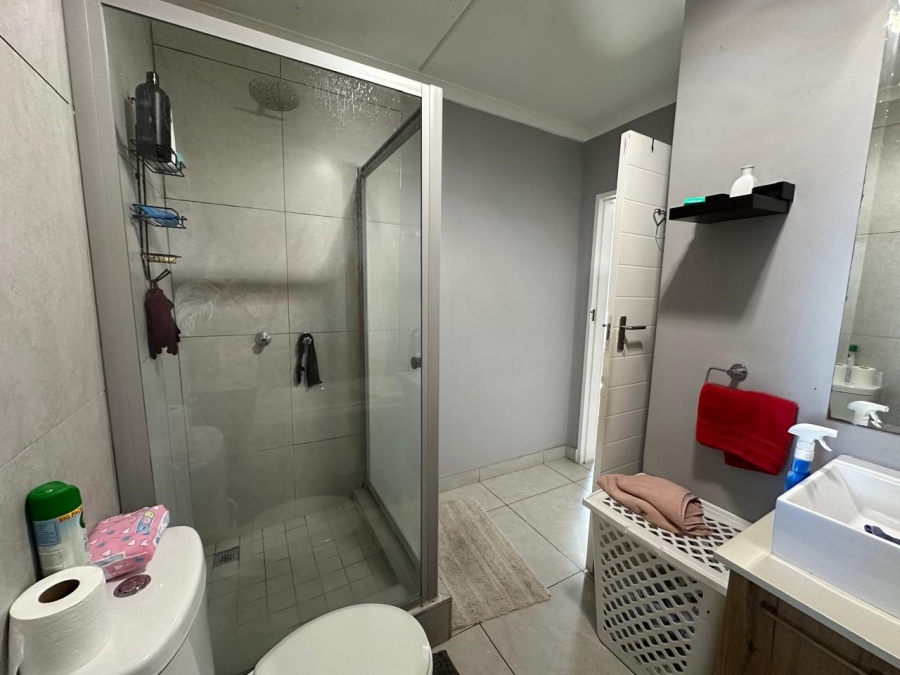To Let 1 Bedroom Property for Rent in Founders Hill Gauteng