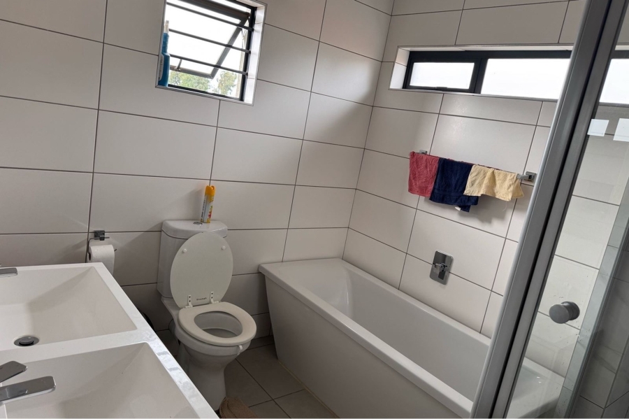 3 Bedroom Property for Sale in Lion Pride Gauteng