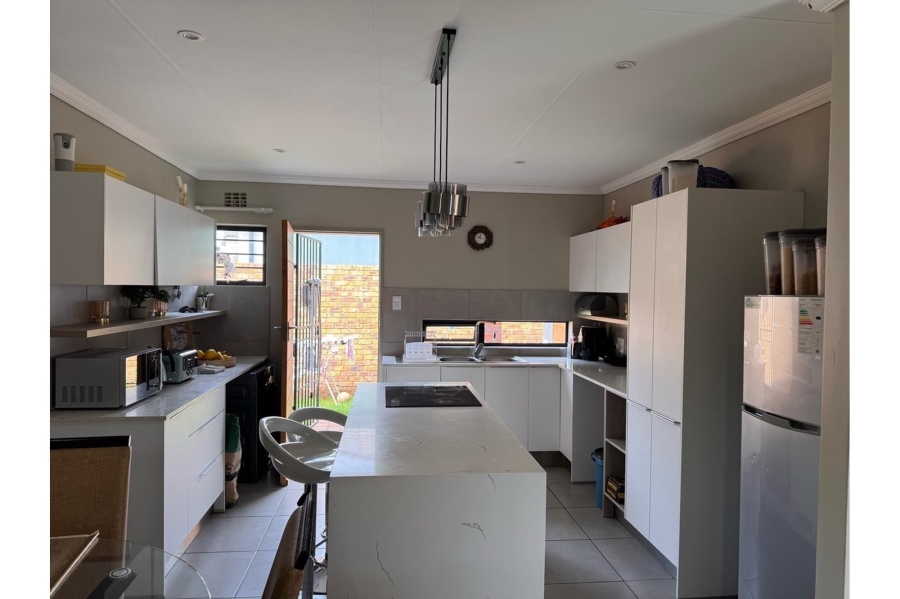 3 Bedroom Property for Sale in Lion Pride Gauteng