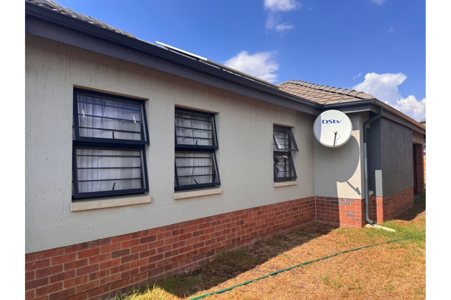 3 Bedroom Property for Sale in Lion Pride Gauteng