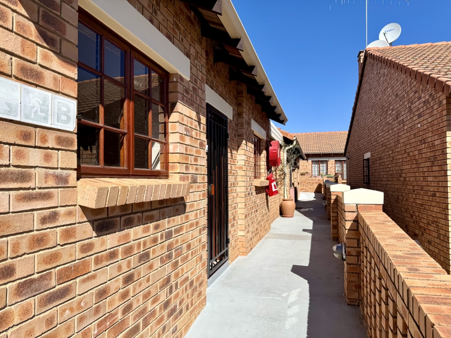 1 Bedroom Property for Sale in Equestria Gauteng