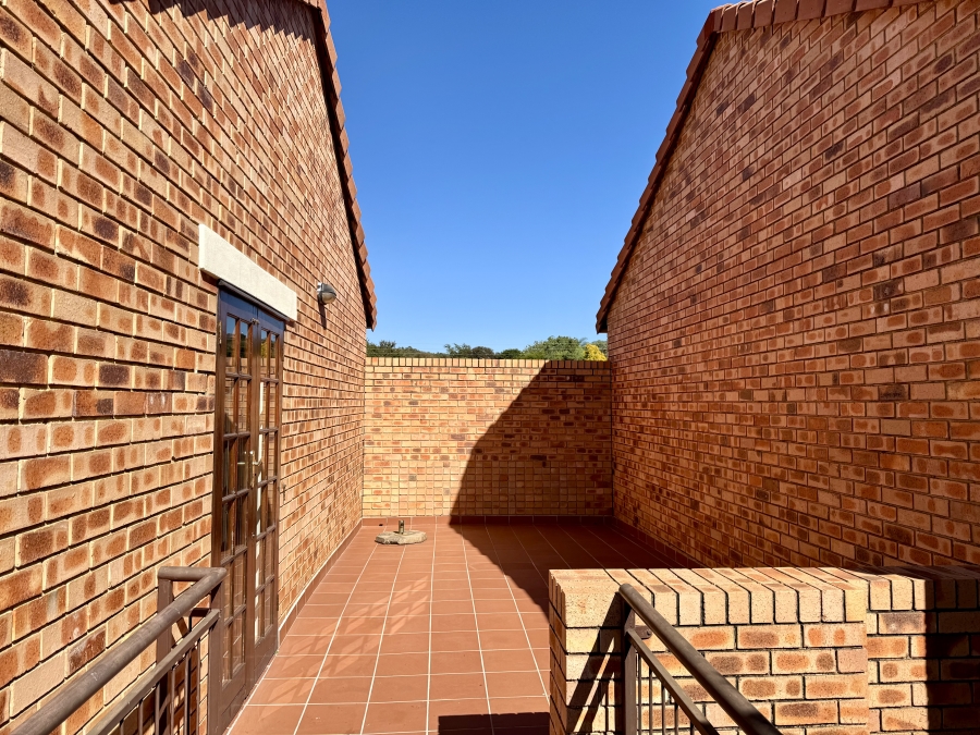 1 Bedroom Property for Sale in Equestria Gauteng