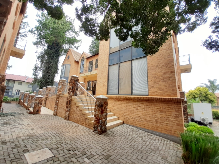 To Let commercial Property for Rent in Die Hoewes Gauteng