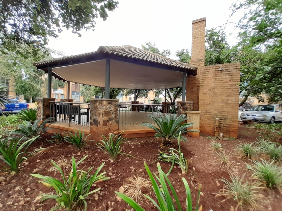 To Let commercial Property for Rent in Die Hoewes Gauteng