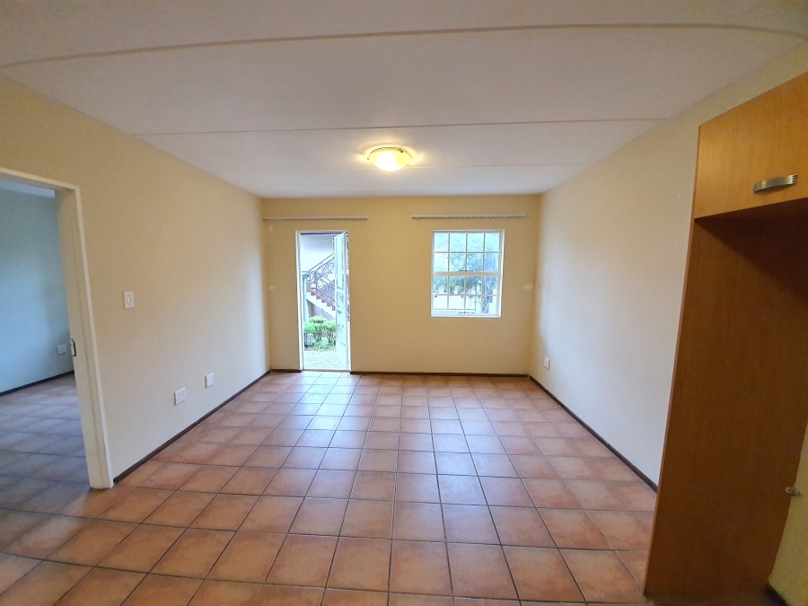 To Let 2 Bedroom Property for Rent in Moffat View Gauteng