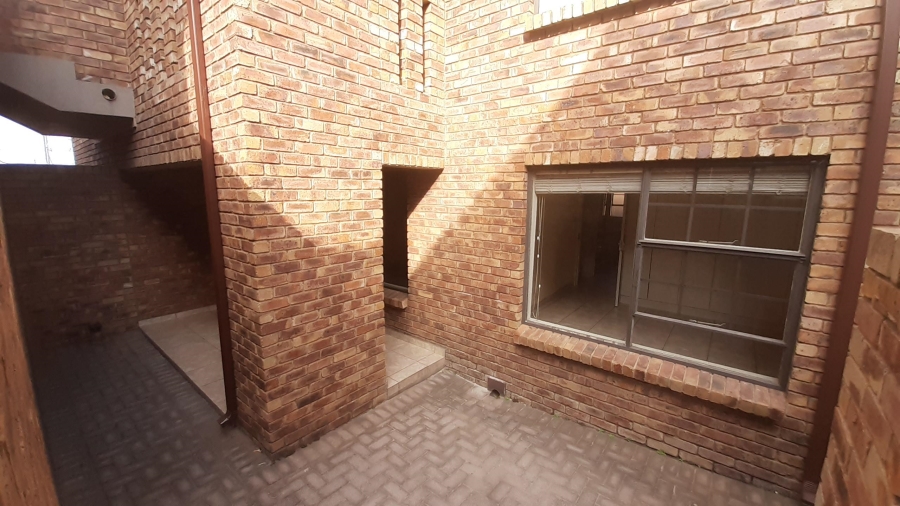 To Let 2 Bedroom Property for Rent in Albemarle Gauteng