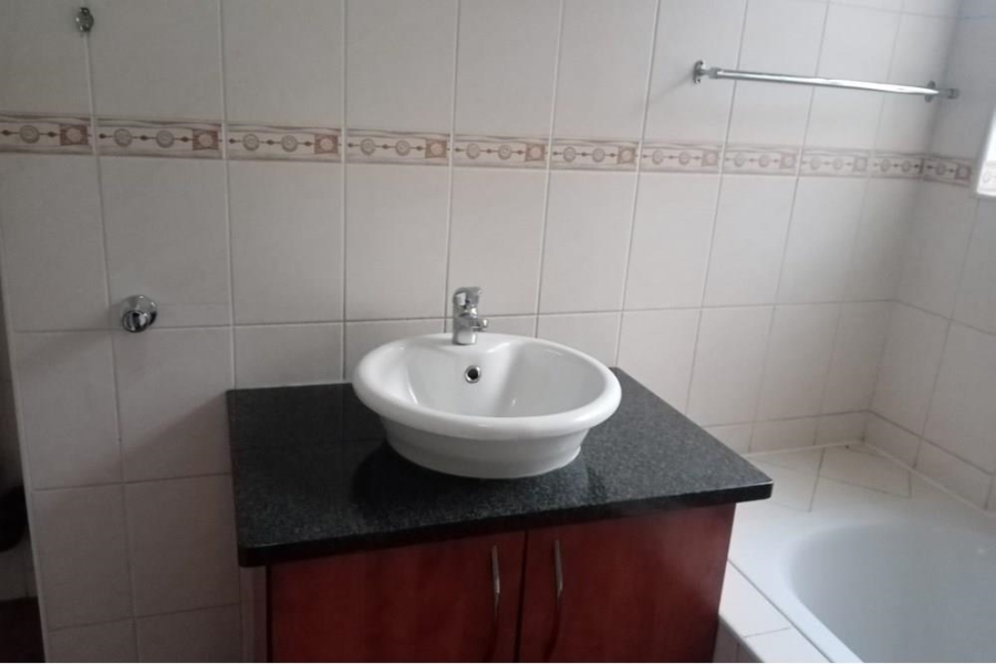 2 Bedroom Property for Sale in Erand Gardens Gauteng