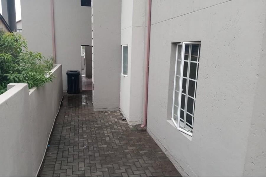 2 Bedroom Property for Sale in Erand Gardens Gauteng