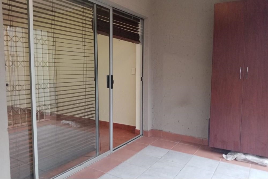 2 Bedroom Property for Sale in Erand Gardens Gauteng