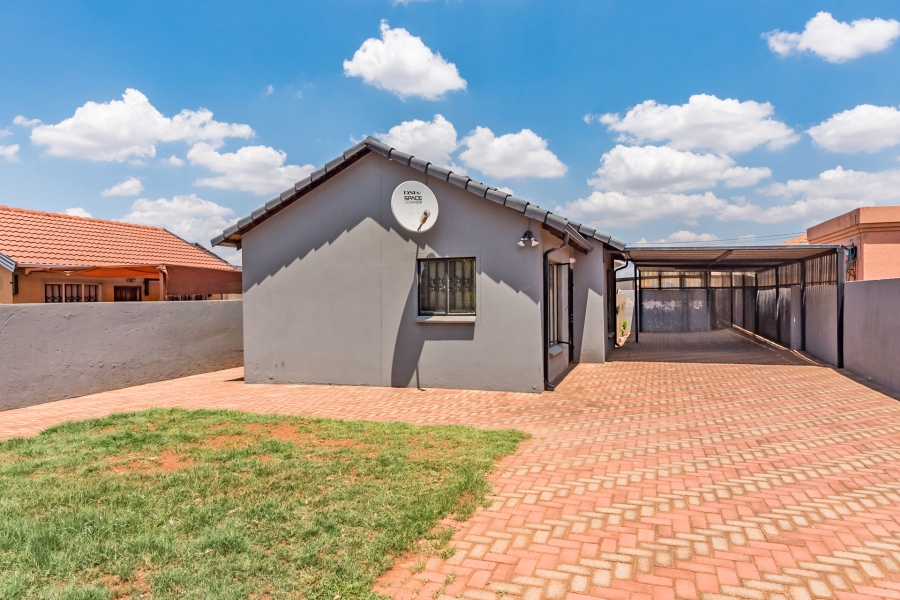 2 Bedroom Property for Sale in Protea Glen Gauteng
