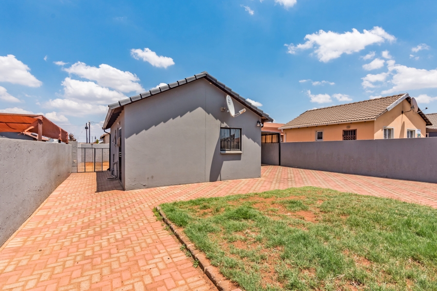 2 Bedroom Property for Sale in Protea Glen Gauteng