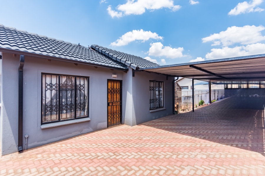 2 Bedroom Property for Sale in Protea Glen Gauteng