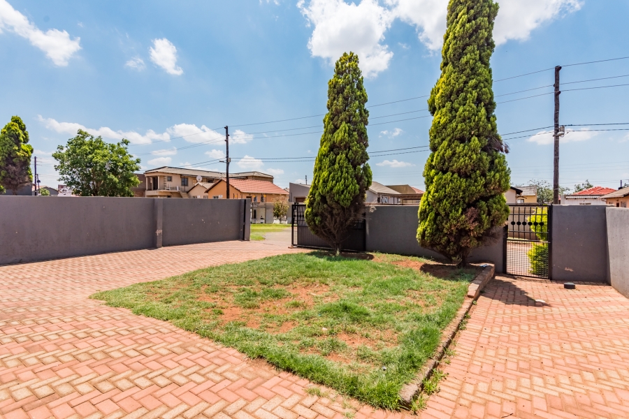 2 Bedroom Property for Sale in Protea Glen Gauteng