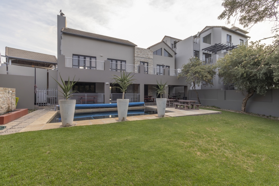 1 Bedroom Property for Sale in Sunninghill Gauteng