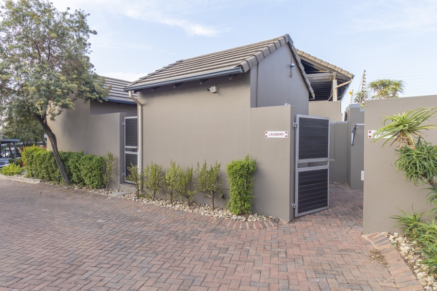 1 Bedroom Property for Sale in Sunninghill Gauteng