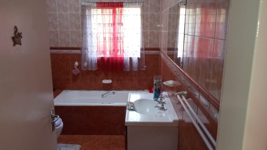 3 Bedroom Property for Sale in Casseldale Gauteng