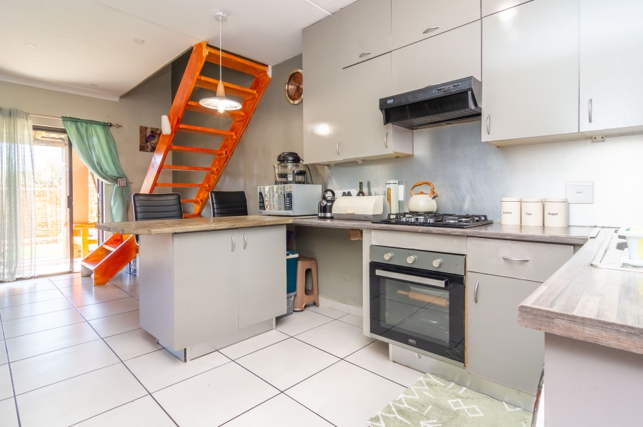 2 Bedroom Property for Sale in Wilgeheuwel Gauteng