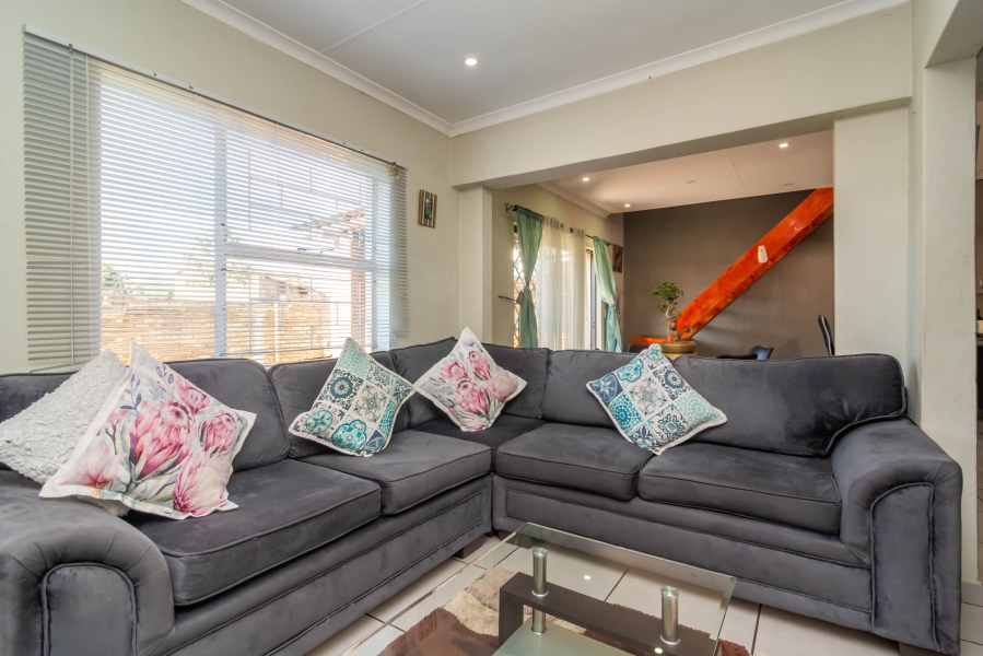 2 Bedroom Property for Sale in Wilgeheuwel Gauteng