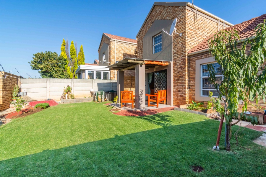2 Bedroom Property for Sale in Wilgeheuwel Gauteng