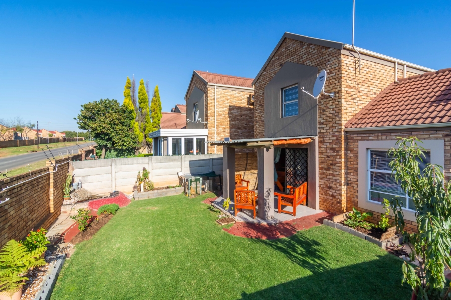 2 Bedroom Property for Sale in Wilgeheuwel Gauteng