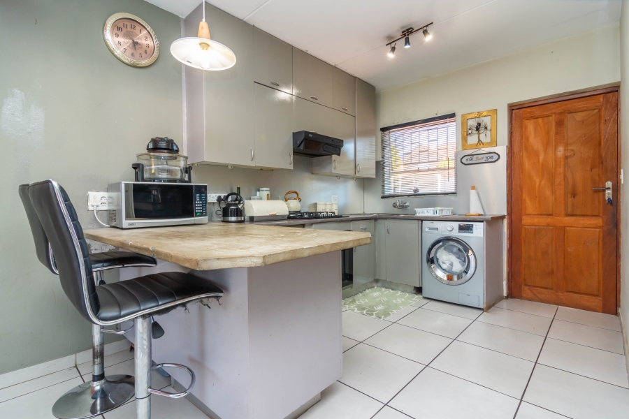 2 Bedroom Property for Sale in Wilgeheuwel Gauteng