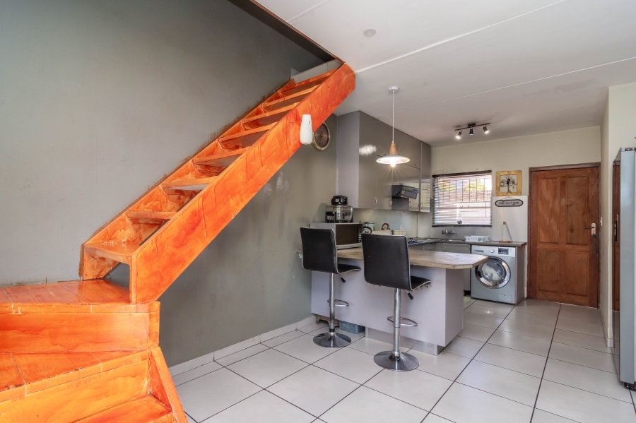 2 Bedroom Property for Sale in Wilgeheuwel Gauteng