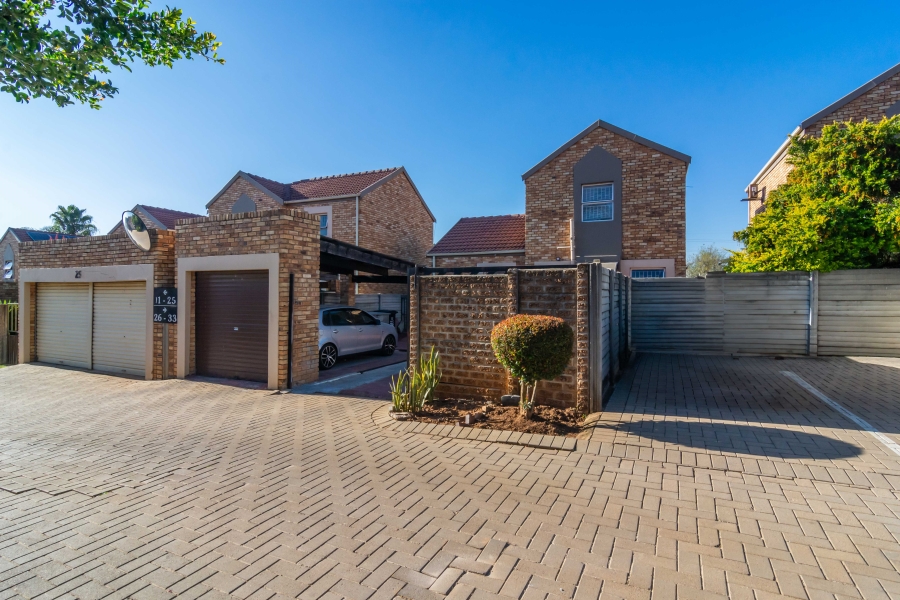 2 Bedroom Property for Sale in Wilgeheuwel Gauteng
