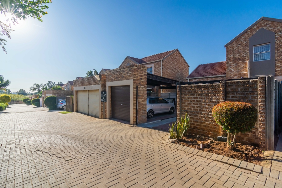 2 Bedroom Property for Sale in Wilgeheuwel Gauteng