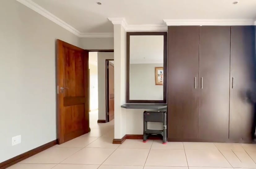 5 Bedroom Property for Sale in Carlswald North Estate Gauteng